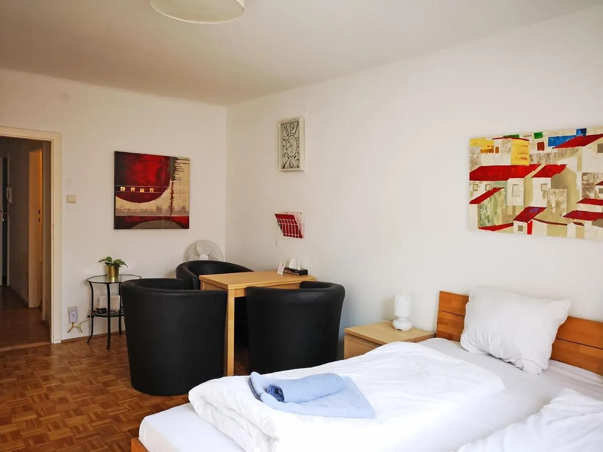 Vienna Studios 0*,  Austria