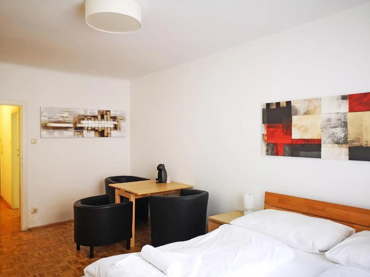 Vienna Studios 0*,